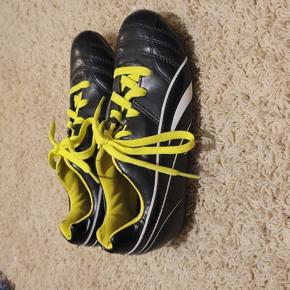 Puma Procat Soccer Cleats, Youth size 5, Like New! - Picture 5 of 8